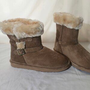 LAMO Woman Camel Color Suede Upper, Fleece Lined, Rubber Sole, 2 Buckle, Size 10
